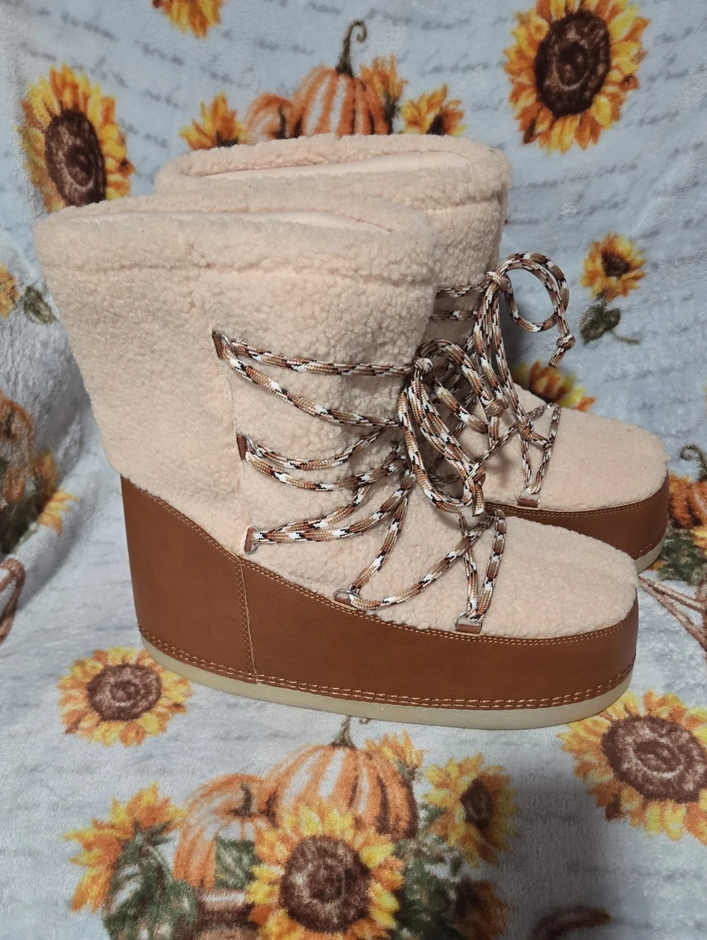 Universal Thread Cream Sherpa Winter Ankle Boots with Brown Trim